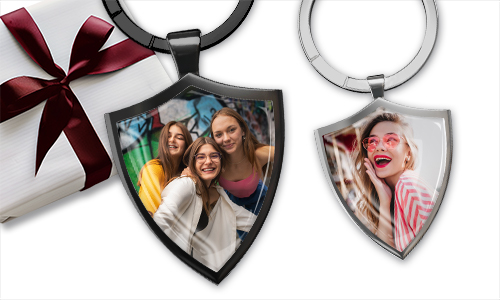 Personalised family keychain in shield shape with photo of your sister