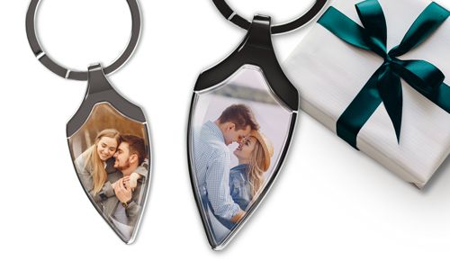 Narrow sheild keychain with boyfriend photo