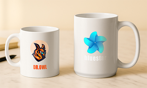 Twee bedrukte bekers: Dr.Owl met oranje-zwart uil-logo, Bluestar met blauwe gradient sterontwerp