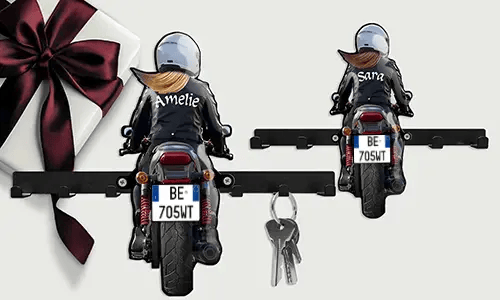 Unique keyholder-wall with name and licence plate of your sister!