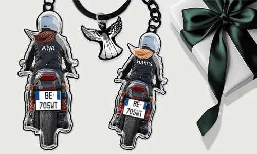 Gepersonaliseerde motorsleutelhanger met jouw naam en kenteken – cadeau voor je vriendin