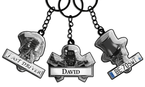 Klucznik z czaszką i tablicą rejestracyjną