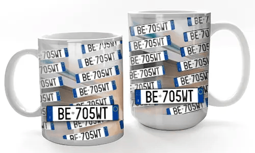 Tasses avec plaques d'immatriculation
