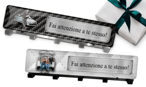 Portachiavi con foto del ragazzo e targa