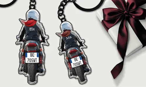 Personalizovaný motocyklový klíčenka s jménem a registrační značkou - dárek pro vaši ženu