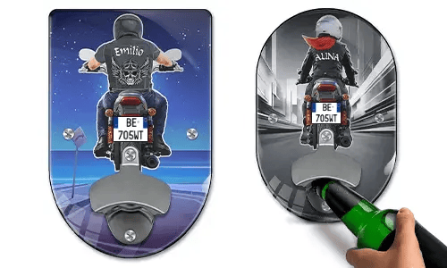 Väggmonterad kapsylöppnare med motorcykelmotiv och namn