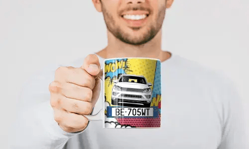 2 auto comic in the men's hand