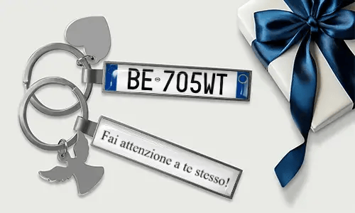 Llaveros personalizados con placa, números personalizados y diseño con acabado metálico