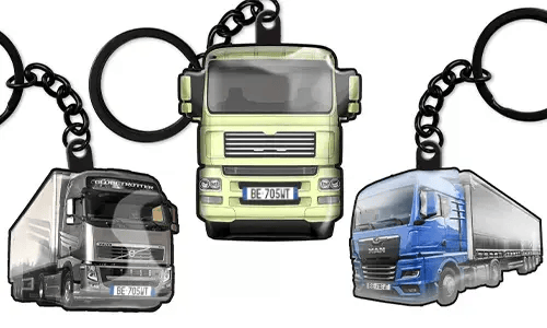 Lastbil-formade nyckelringar med tre olika lastbilsdesigner, inklusive gröna, grå och blå modeller