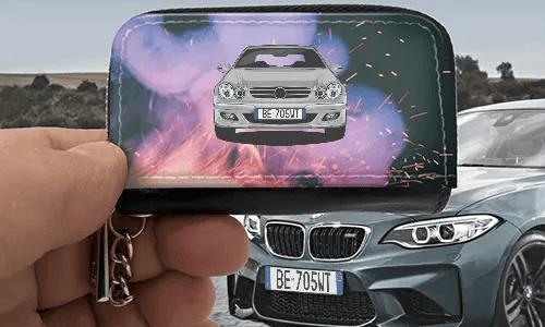 autoschlüssel cover mit Feuer Hintergrund in der Hand autoschlüssel cover