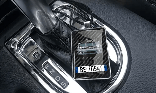 Rear view mirror trailer next to the gear change