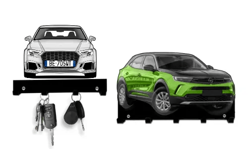 Zwei schlüsselförmige Halter in Autoform: roter Sedan und grün-schwarzer SUV, beide mit Haken für Schlüssel