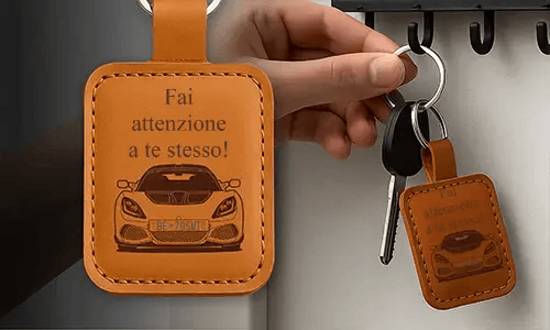 gallery-personalized-leather-keychain-with-engraving-4