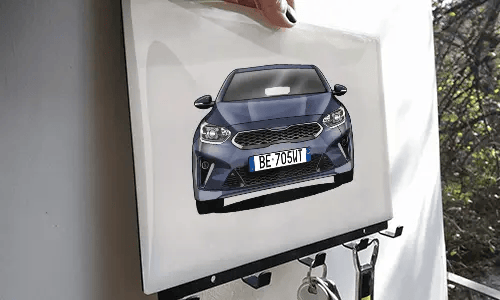 schlüsselbrett personalisiert mit Autosiouette auf weißem Hintergrund in der Hand individuelles Schlüsselbrett