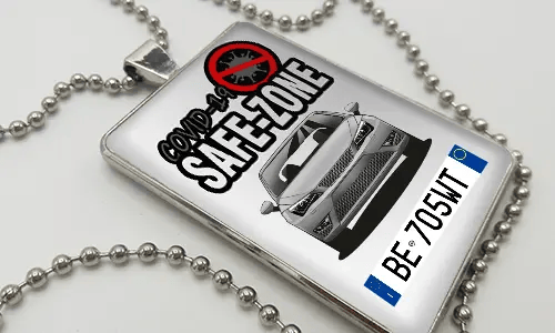 Auto-Safezone-Anhänger mit Weiß Hintergrund und Metallkette Auto-Safezone-Anhänger