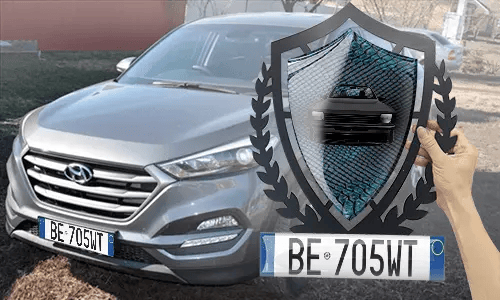 metallschild gestalten schwarz gepulvert mit Blaues Schlangenleder Hintergrund in der Hand accessoire garage