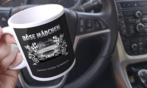 schrauber tasse in der Hand in dem Wagem hot rod tasse